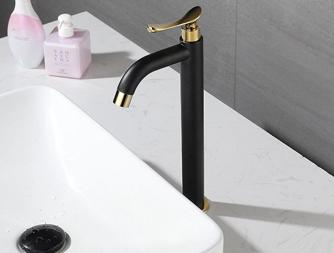 Solos golpecitos de acero inoxidables del lavabo de la agua fría del cuarto de baño elegante del buque SUS304 en Matte Black