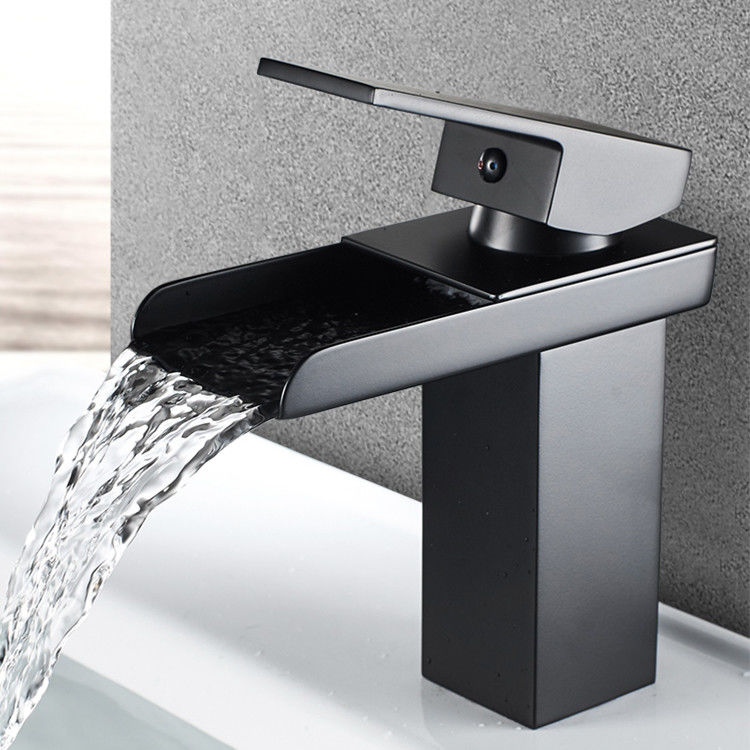 Mezclador de acero inoxidable del lavabo de la manija del solo agujero de la cascada SUS304 solo en Chrome Matte Black
