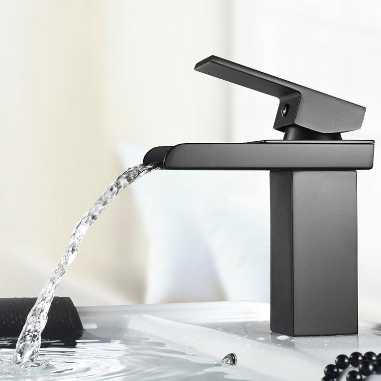 Mezclador de acero inoxidable del lavabo de la manija del solo agujero de la cascada SUS304 solo en Chrome Matte Black