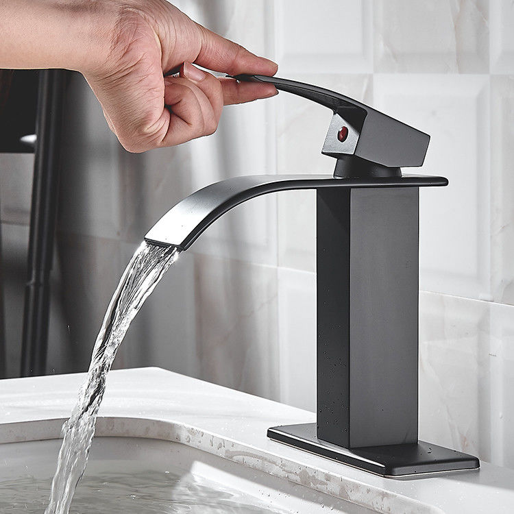 Mezclador de acero inoxidable del lavabo de la manija del solo agujero de la cascada SUS304 solo en Matte Black Chrome Brushed Grey