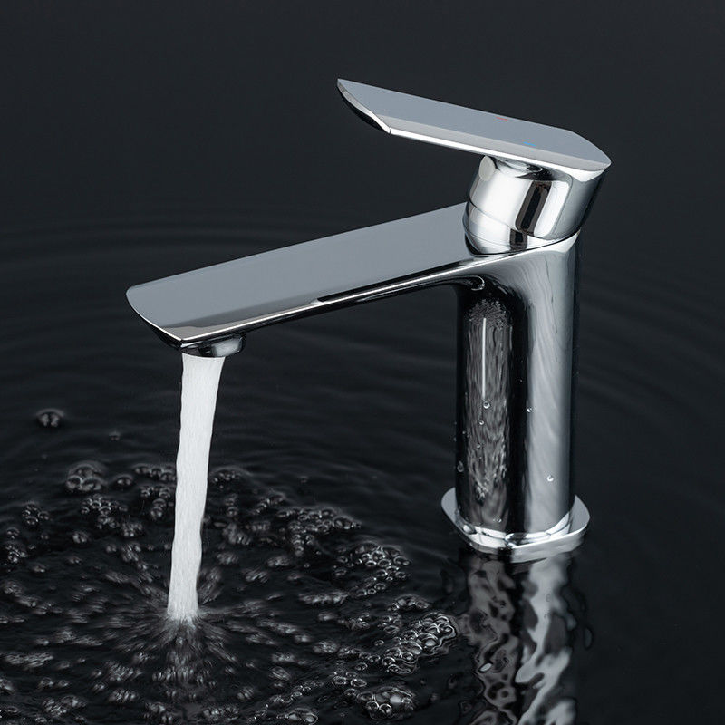Solo mezclador del lavabo de la manija del solo agujero moderno de cobre amarillo en Chrome Matte Black Gold Grey