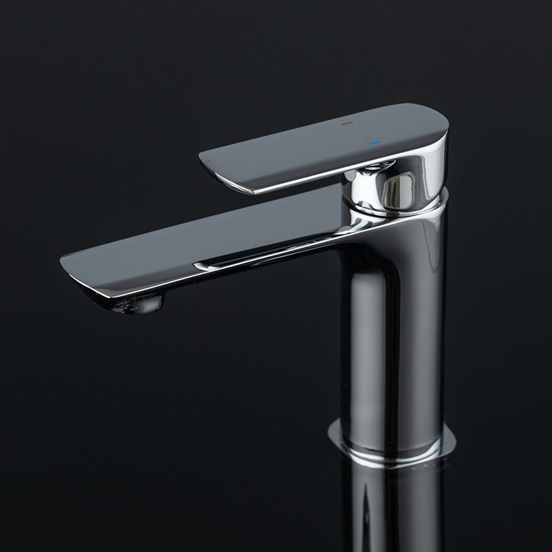 Solo mezclador del lavabo de la manija del solo agujero moderno de cobre amarillo en Chrome Matte Black Gold Grey